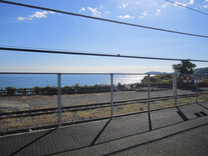 鉄道乗車記録の写真:車窓・風景(1)        「根府川駅からの絶景(相模湾と初島)」