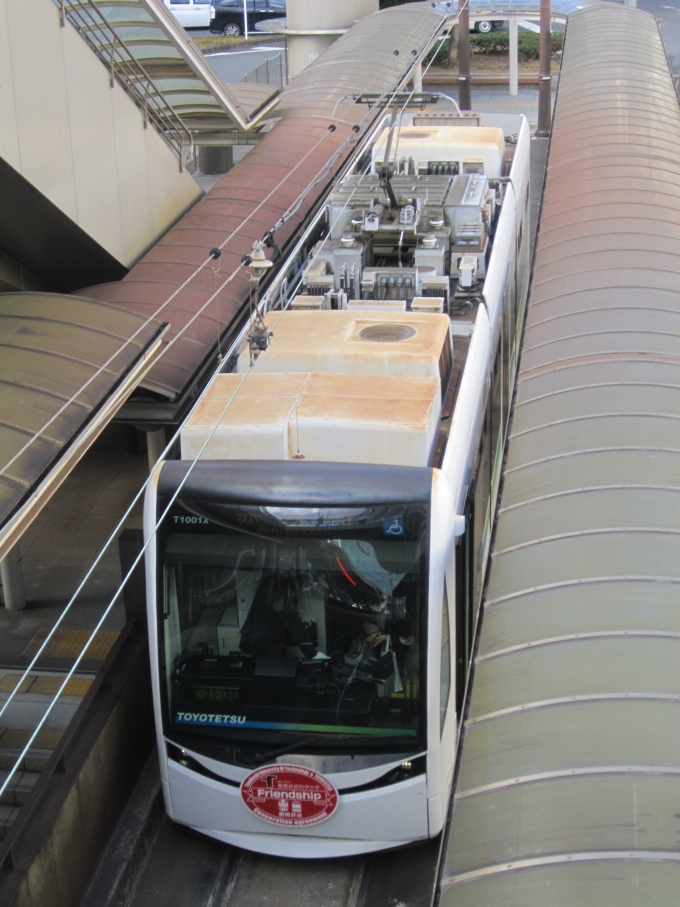 鉄道乗車記録の写真:駅舎・駅施設、様子(2)        「東田本線井原電停の様子。停車している車両はT1001ほっトラム。」