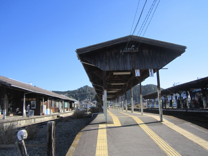 鉄道乗車記録の写真:駅舎・駅施設、様子(6)        「プラットホーム」