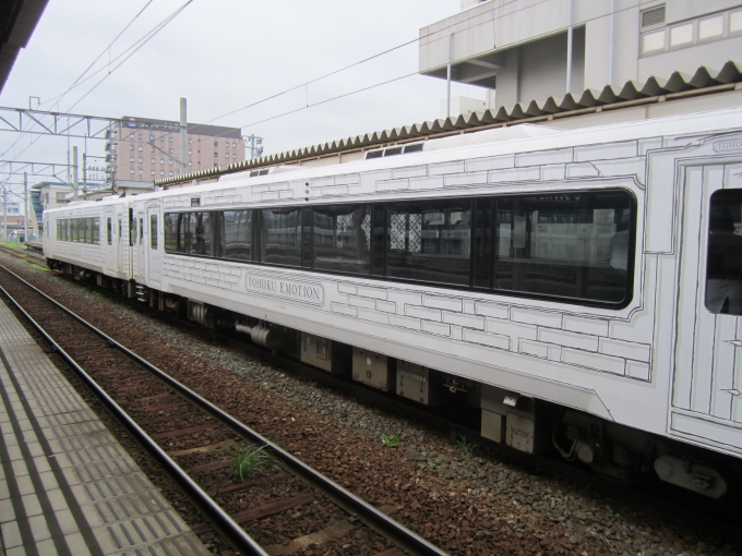 鉄道乗車記録の写真:列車・車両の様子(未乗車)(5)        「八戸線キハ110系(東北EMOTION)の側面」