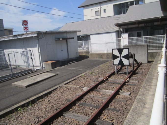 鉄道乗車記録の写真:駅舎・駅施設、様子(2)        「筑肥線の終点マーク」