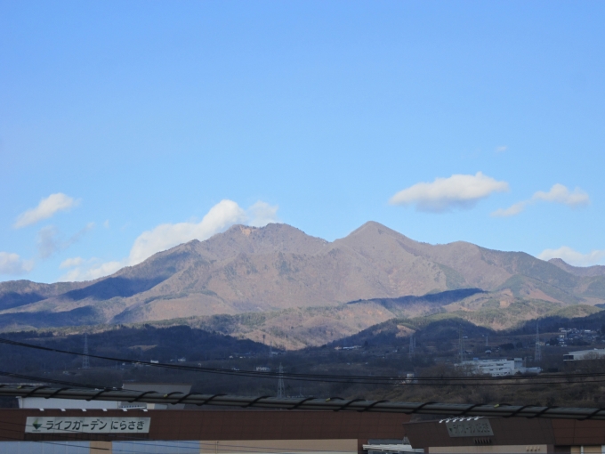 鉄道乗車記録の写真:車窓・風景(4)        「韮崎駅ホームから望む八ヶ岳連峰」
