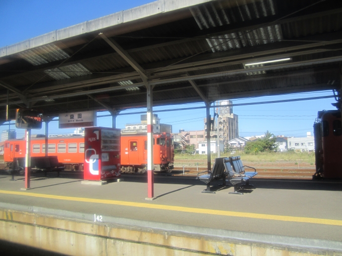 鉄道乗車記録の写真:駅名看板(3)        「益田駅とキハ40形車両」