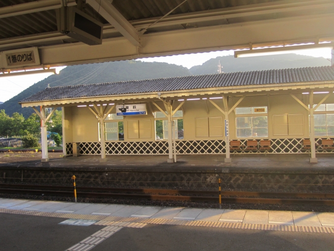 鉄道乗車記録の写真:駅舎・駅施設、様子(3)        「東萩駅ホーム」