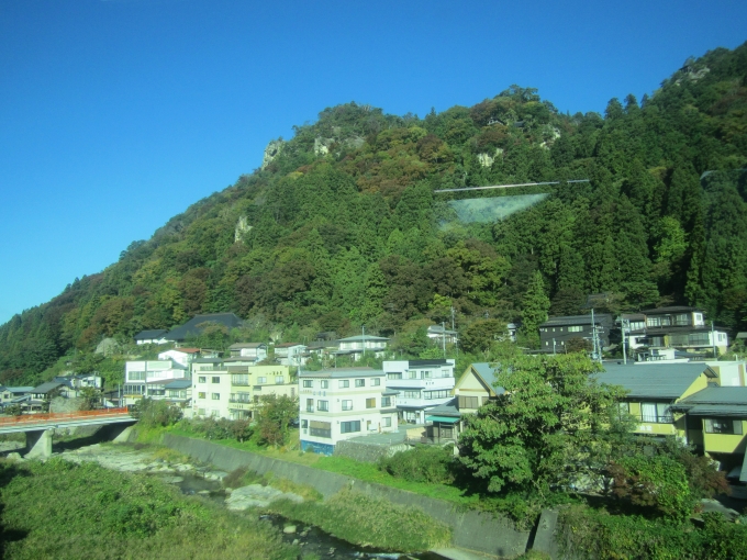 鉄道乗車記録の写真:車窓・風景(6)        「車窓より有名な「山寺」方面を撮影」