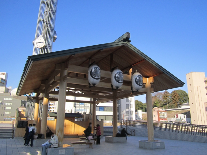 鉄道乗車記録の写真:駅舎・駅施設、様子(4)        「水戸駅前に飾られている日本産大提灯のひとつ「水府提灯」」