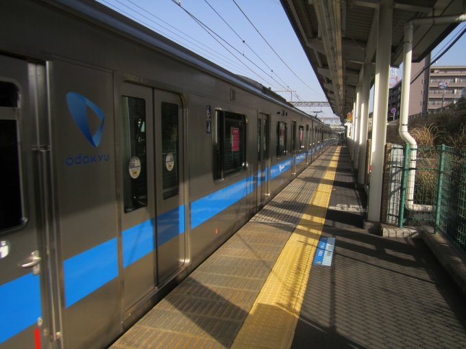 鉄道乗車記録の写真:乗車した列車(外観)(2)        「栗平駅を出発する4052車両側面」