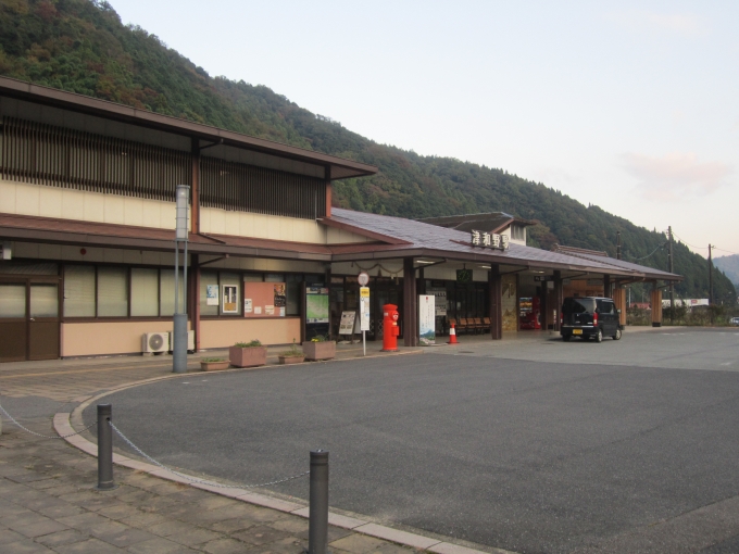 鉄道乗車記録の写真:駅舎・駅施設、様子(1)        「津和野駅舎」