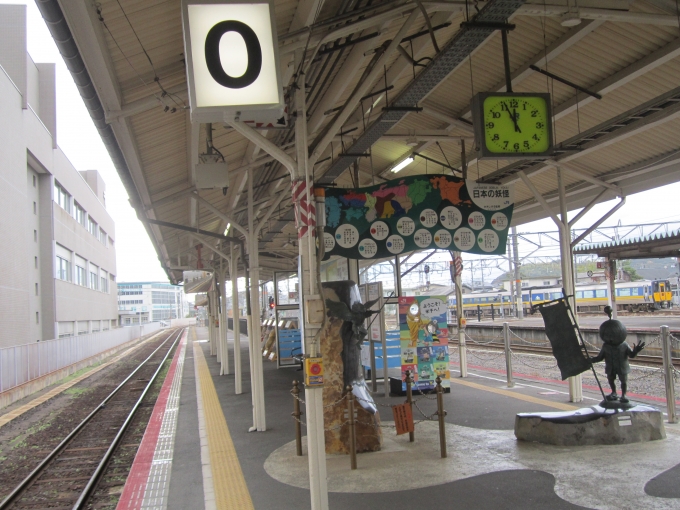 鉄道乗車記録の写真(1)          「ゲゲゲの鬼太郎一色の境港線米子駅0番線プラットホーム」