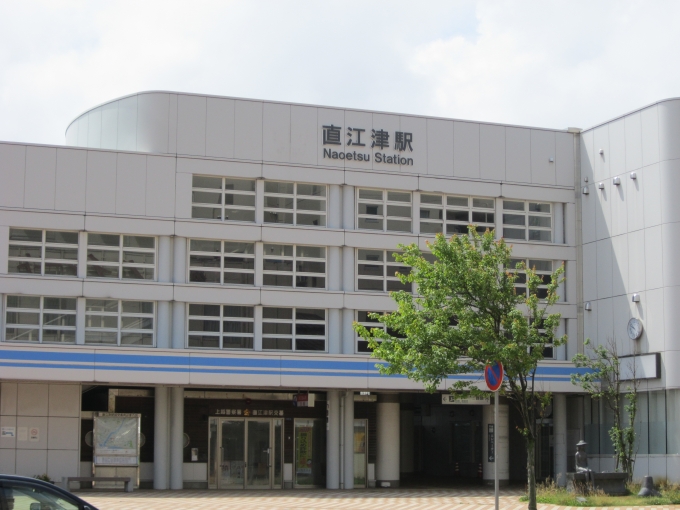 鉄道乗車記録の写真:駅舎・駅施設、様子(1)          「JR直江津駅舎」
