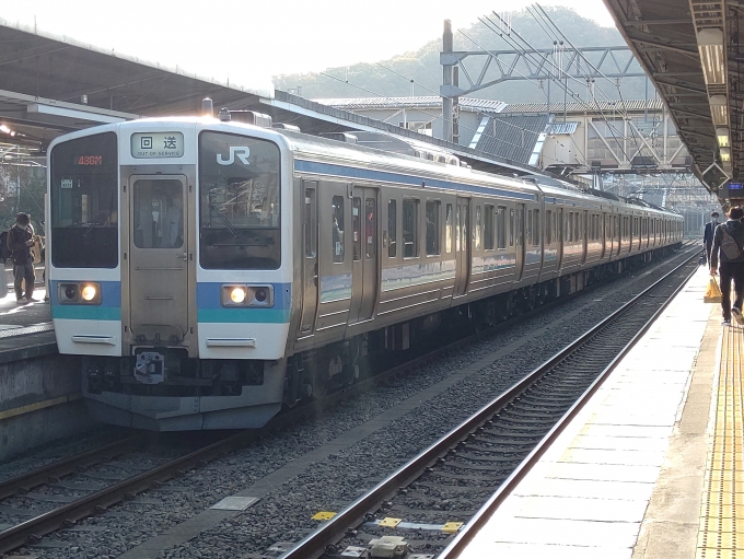 鉄道乗車記録の写真:列車・車両の様子(未乗車)(2)        「高尾駅にて
回送列車の211系」