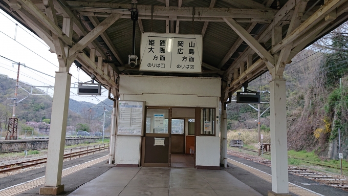 鉄道乗車記録の写真:駅舎・駅施設、様子(1)        「三石駅のプラットホーム」