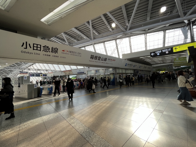 鉄道乗車記録の写真:駅舎・駅施設、様子(2)        「やってきたのは小田原駅。VSEに乗るたびⅡスタートです。」