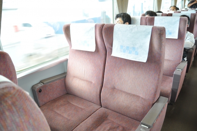 鉄道乗車記録の写真:車内設備、様子(4)        「とても座り心地の良い座席でした。」