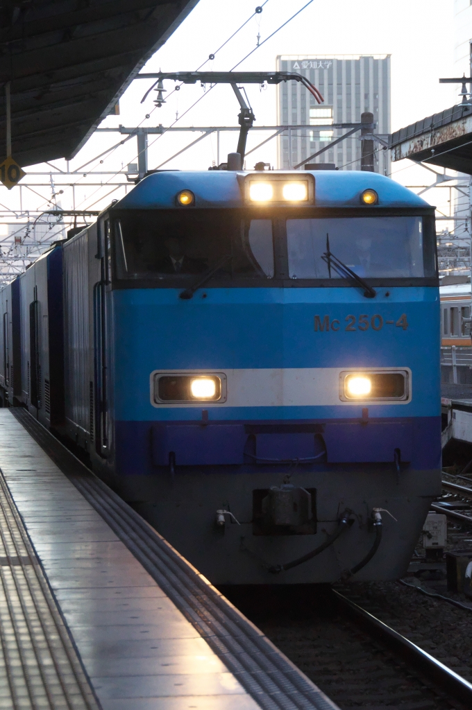鉄道乗車記録の写真:列車・車両の様子(未乗車)(1)          「出発は名古屋から。
遅れ13時間?のSRCがやってきました。」