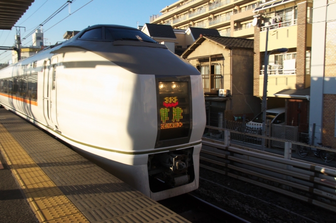 鉄道乗車記録の写真:列車・車両の様子(未乗車)(2)        「草津が通過しました。651です。」