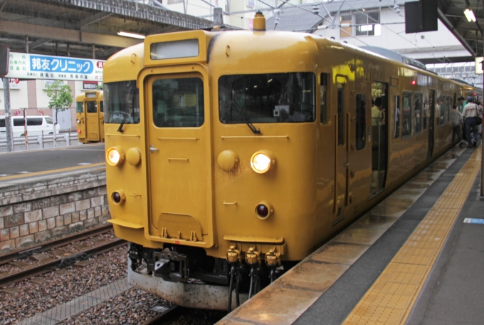 鉄道乗車記録の写真:乗車した列車(外観)(1)        「呉駅到着後の乗車列車。」
