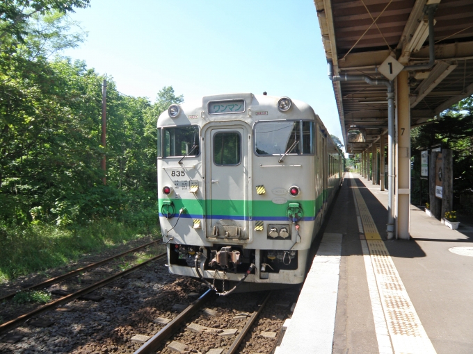 鉄道乗車記録の写真:乗車した列車(外観)(4)        「大沼公園駅に到着。」