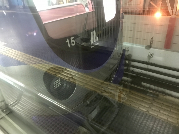 鉄道乗車記録の写真:乗車した列車(外観)(1)        「住之江公園駅に到着した乗車列車。」