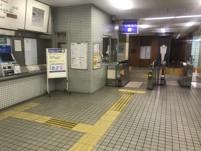 鉄道乗車記録の写真:駅舎・駅施設、様子(3)        「北加賀屋駅の改札の様子。」