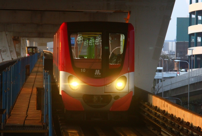 鉄道乗車記録の写真:乗車した列車(外観)(1)        「フェリーターミナル駅に入線する乗車列車。」