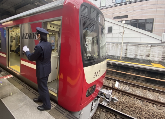 鉄道乗車記録の写真:乗車した列車(外観)(1)        「杉田駅に到着した乗車列車。」