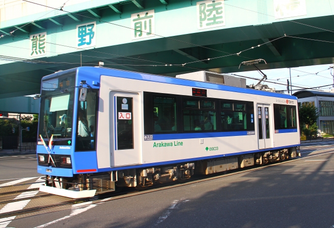 鉄道乗車記録の写真:乗車した列車(外観)(1)          「熊野前に到着する乗車車両。」