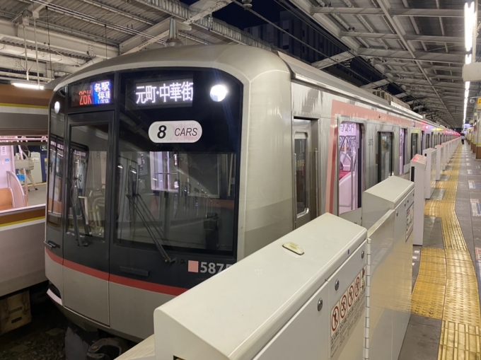 鉄道乗車記録の写真:乗車した列車(外観)(1)        「和光市駅で出発待機中の乗車列車。」
