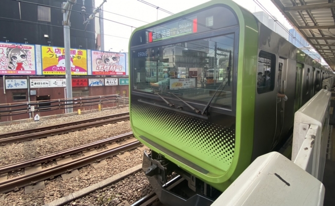 鉄道乗車記録の写真:乗車した列車(外観)(1)          「高田馬場駅に到着した乗車列車。」