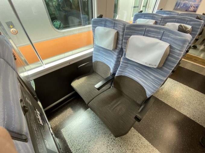 鉄道乗車記録の写真:車内設備、様子(3)     「乗車座席の様子。」