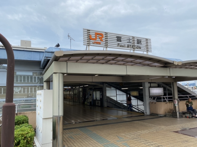 鉄道乗車記録の写真:駅舎・駅施設、様子(3)        「富士駅外観。」