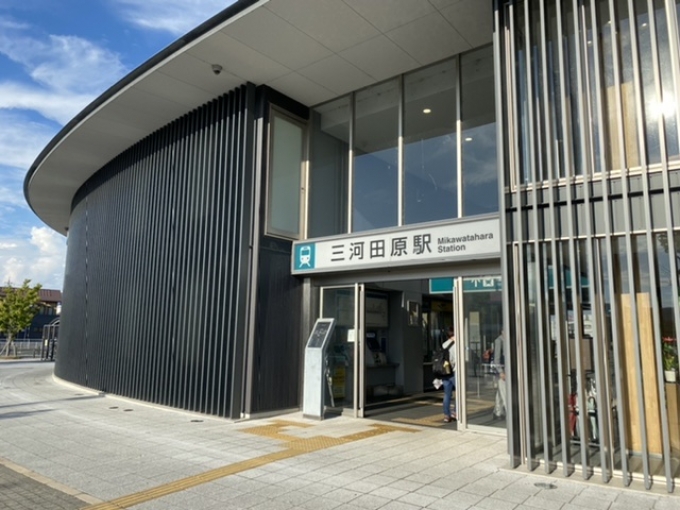 鉄道乗車記録の写真:駅舎・駅施設、様子(2)        「三河田原駅の外観。」
