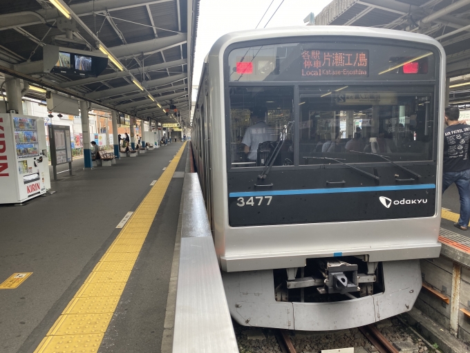 鉄道乗車記録の写真:乗車した列車(外観)(1)        「藤沢駅で出発待機中の乗車列車。」