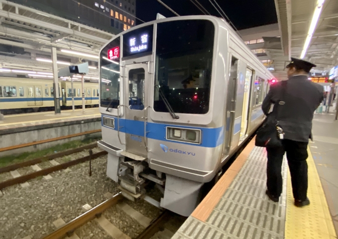 鉄道乗車記録の写真:乗車した列車(外観)(1)        「新百合ヶ丘駅に到着した乗車列車。」