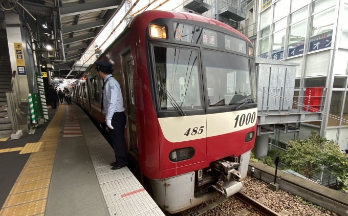 鉄道乗車記録の写真:乗車した列車(外観)(1)        「金沢八景駅で出発待機中の乗車列車。」