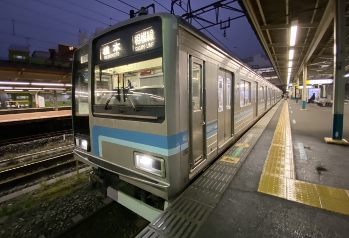 鉄道乗車記録の写真:乗車した列車(外観)(1)        「茅ヶ崎駅で出発待機中の乗車列車。」