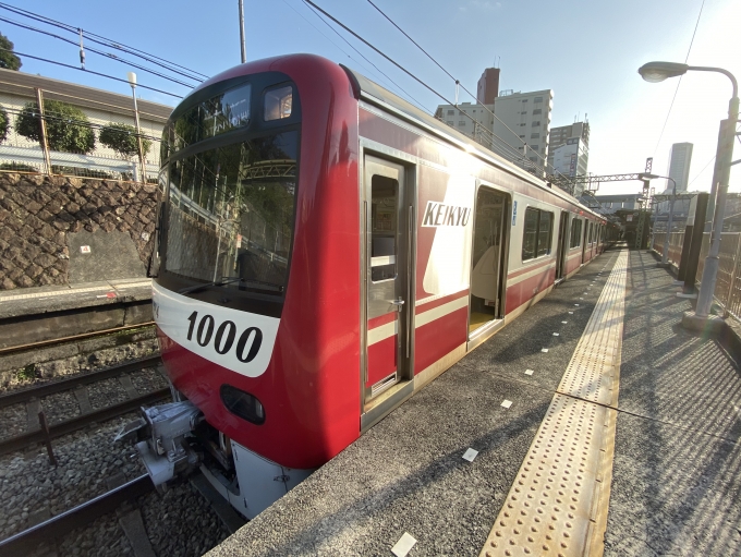鉄道乗車記録の写真:乗車した列車(外観)(1)          「神奈川駅に到着した乗車列車。」