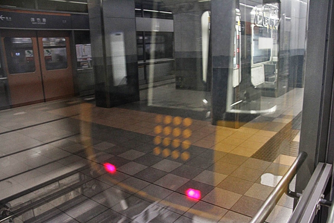 鉄道乗車記録の写真:乗車した列車(外観)(1)        「県庁前駅を後にする乗車列車。」