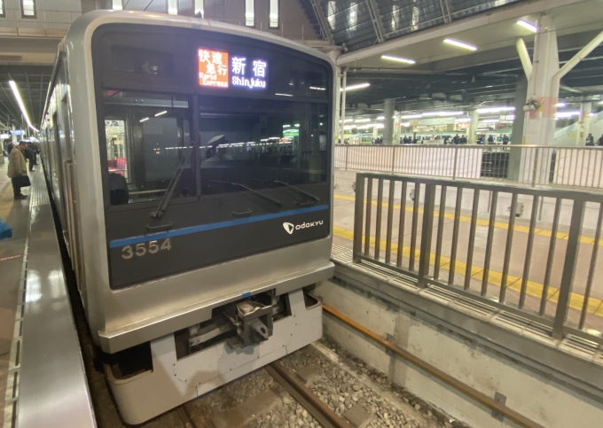 鉄道乗車記録の写真:乗車した列車(外観)(1)          「小田原駅で出発待機中の乗車列車。」