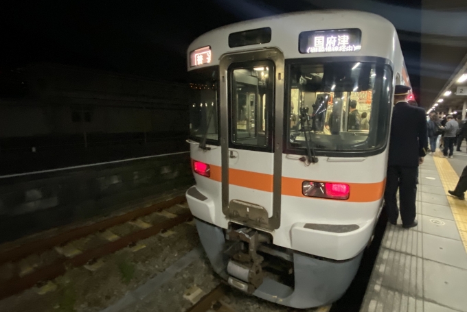 鉄道乗車記録の写真:乗車した列車(外観)(1)        「松田駅で出発待機中の乗車列車。」