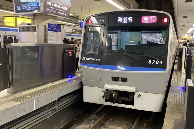 鉄道乗車記録の写真:乗車した列車(外観)(1)        「横浜駅に到着した乗車列車。」