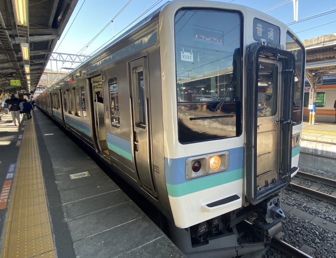 鉄道乗車記録の写真:乗車した列車(外観)(1)          「高尾駅に到着した乗車列車。」