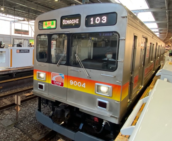 鉄道乗車記録の写真:乗車した列車(外観)(1)        「二子玉川駅で出発待機中の乗車列車。」