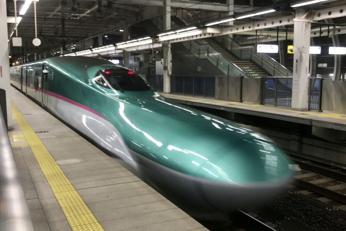 鉄道乗車記録の写真:乗車した列車(外観)(1)        「八戸駅で降車後に利用した車両を撮影。」