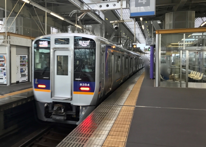 鉄道乗車記録の写真:乗車した列車(外観)(1)        「泉佐野駅到着後の乗車列車」
