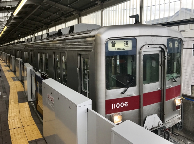 鉄道乗車記録の写真:乗車した列車(外観)(1)          「和光市駅に到着した乗車列車。」