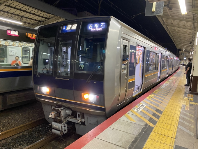 鉄道乗車記録の写真:乗車した列車(外観)(1)        「三ノ宮駅で出発待機する乗車列車。」