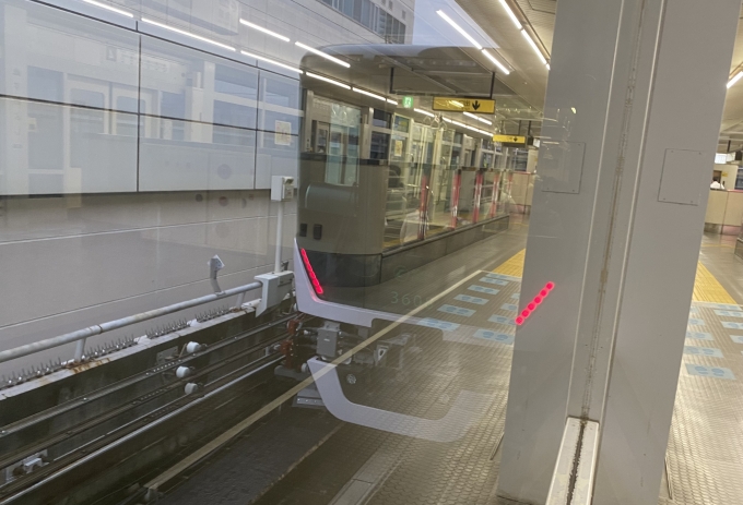 鉄道乗車記録の写真:乗車した列車(外観)(1)          「住吉駅で出発待機中の乗車列車。」