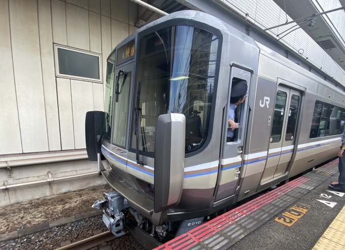 鉄道乗車記録の写真:乗車した列車(外観)(1)        「住吉駅で出発待機中の乗車列車。」