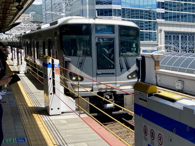 鉄道乗車記録の写真:乗車した列車(外観)(1)        「神戸駅に入線する乗車列車。」